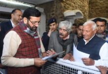 दामला के किसान धर्मवीर ने बनाया लस्सी का पाउडर पानी में डालकर बनेगी लस्सी